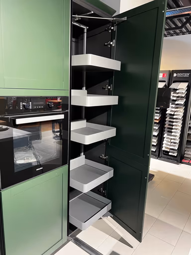 Contur moderne Landhausküche Waldgrün